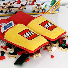 Concours Lego : 5 listes de Noël et 1500 paires de chaussons Lego