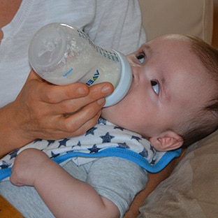 620 références de lait infantile retirées : Quelles alternatives ?