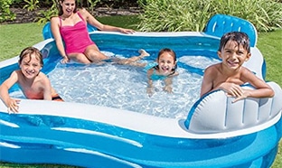 Piscine familiale avec sièges Intex pas chère