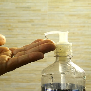 Recettes gel hydroalcoolique : Fabriquer sa solution maison peut être dangereux