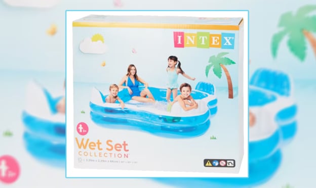 Piscine familiale avec sièges Intex pas chère