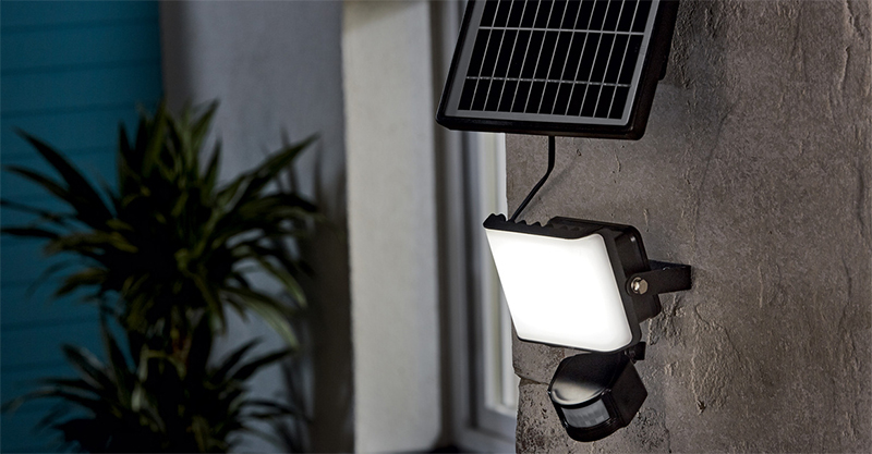 Lidl : Projecteur solaire à LED avec détecteur à 24,99€