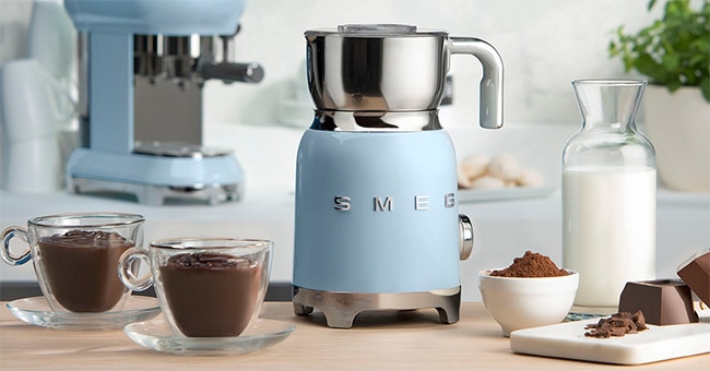 Tentez de remporter une chocolatière SMeg avec le jeu Elle à Table