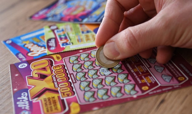 Voici les jeux à gratter qui offrent le plus de chances de gagner en 2025